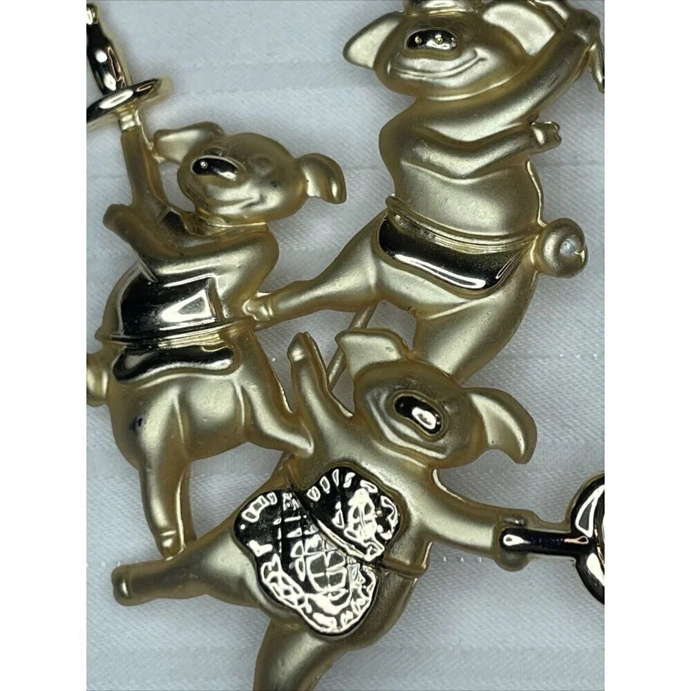 Gold Tone Metal Brooch Signed VTG Chef Cook Server 3 little Pigs Pin - Picture 2 of 4